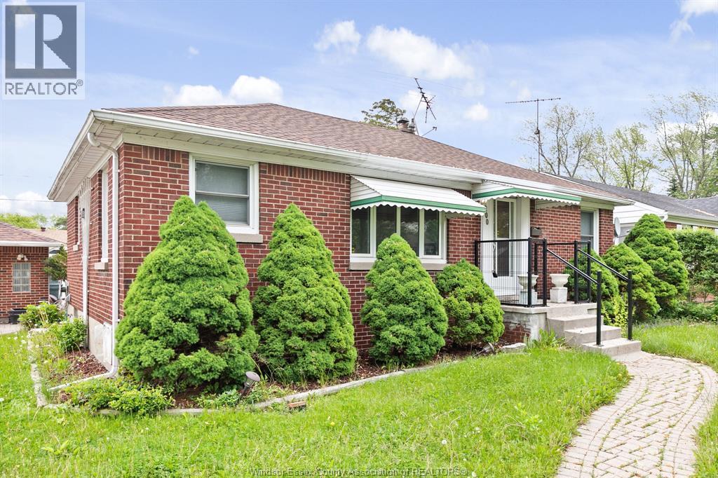 3200 Longfellow Avenue, Windsor — primary photograph