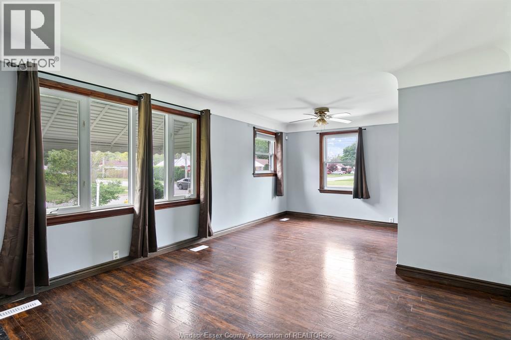 3200 Longfellow Avenue, Windsor — photograph 2