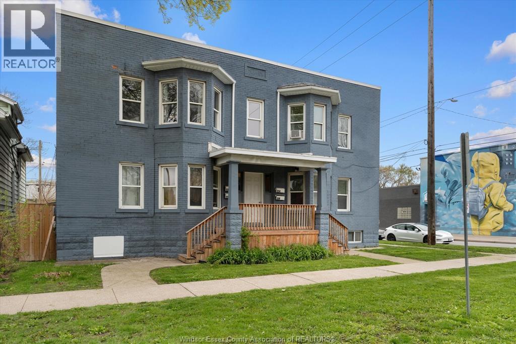 890 Howard Avenue, Windsor — photograph 2