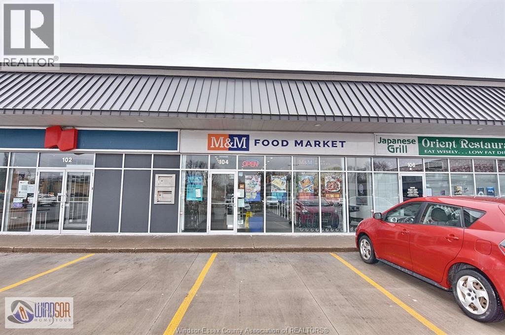 5841 Malden - Malden Centre Plaza, LaSalle — photograph 2