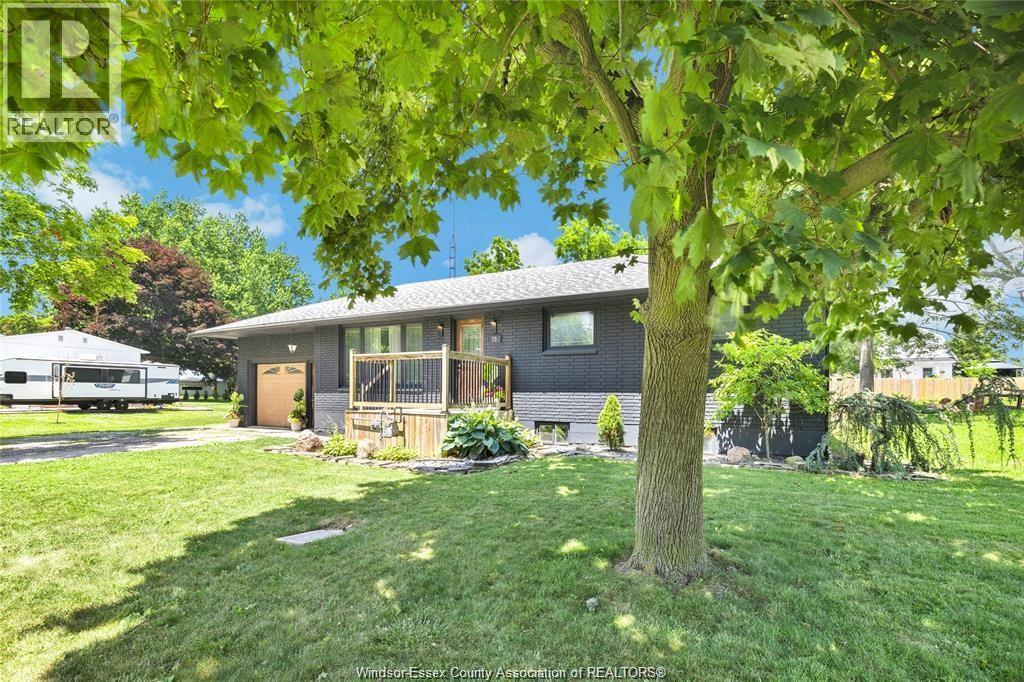 4-bedroom Single Family at 73 Lamarsh, Wheatley — photograph 2