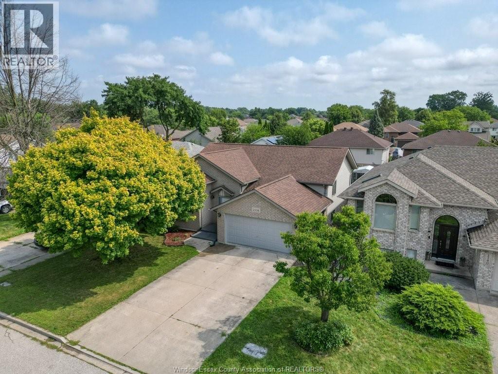 4-bedroom Single Family at 2338 Northway Avenue, Windsor — photograph 3