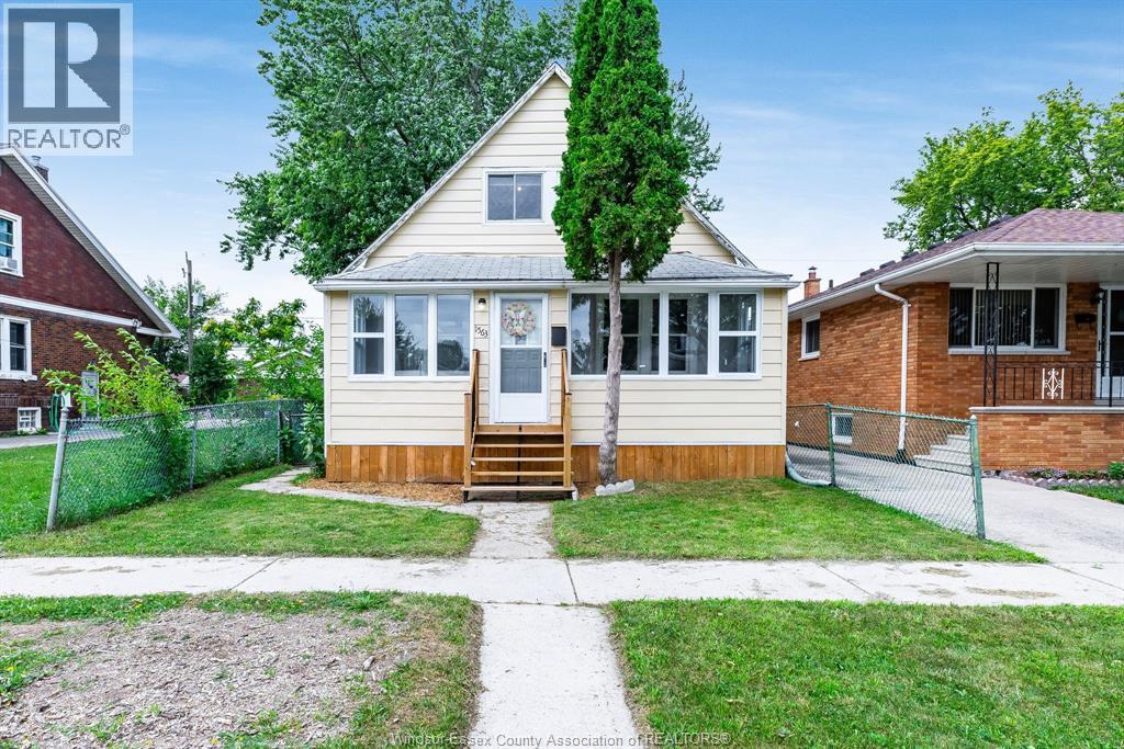 1563 Albert Road, Windsor — primary photograph