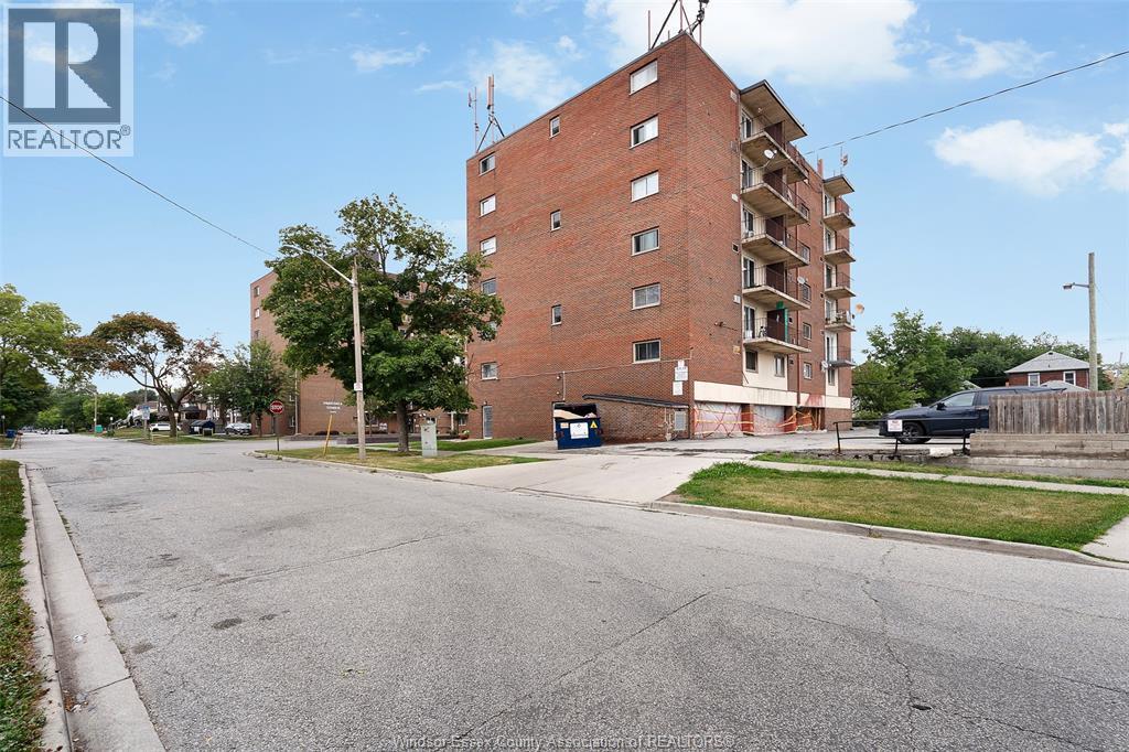 1989 Wyandotte Street #101, Windsor — primary photograph