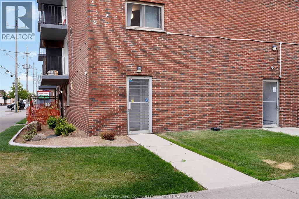1989 Wyandotte Street #101, Windsor — photograph 3