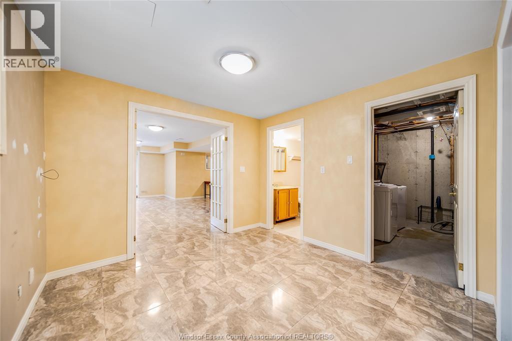 1511 Chateau Avenue, Windsor — photograph 3