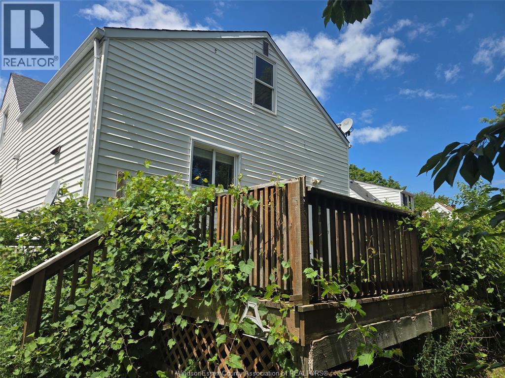 4-bedroom Single Family at 782 Kember Avenue, Sarnia — photograph 3