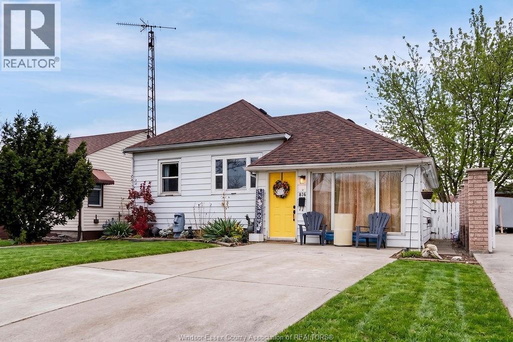 2-bedroom Single Family at 876 Westminster Boulevard, Windsor — photograph 2