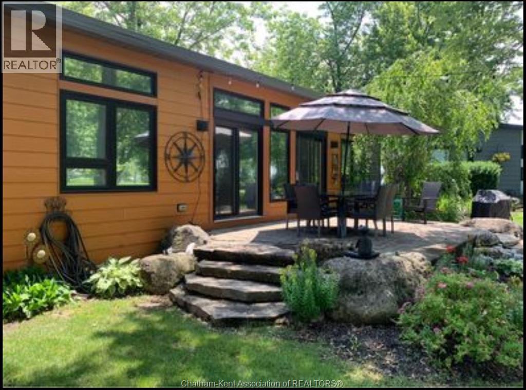 Single Family — 981 County Rd 2 Road, Lakeshore, Ontario