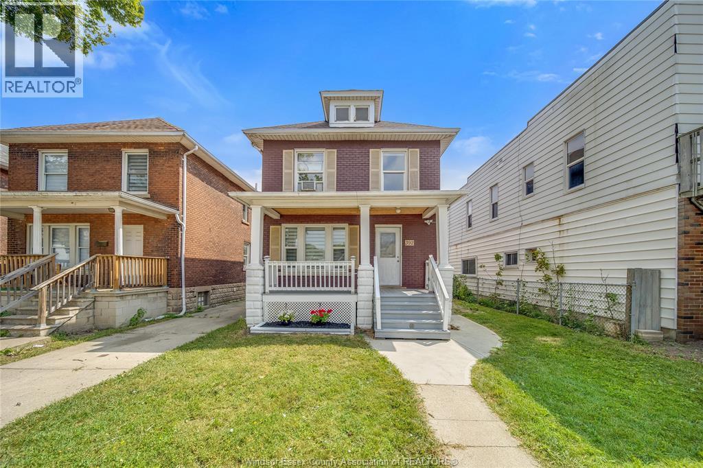392 Curry Avenue, Windsor — primary photograph