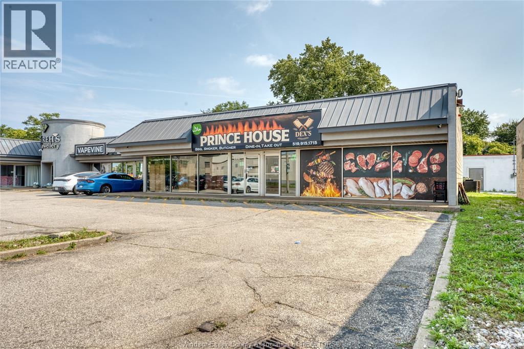 2814 Howard Ave, Windsor — primary photograph
