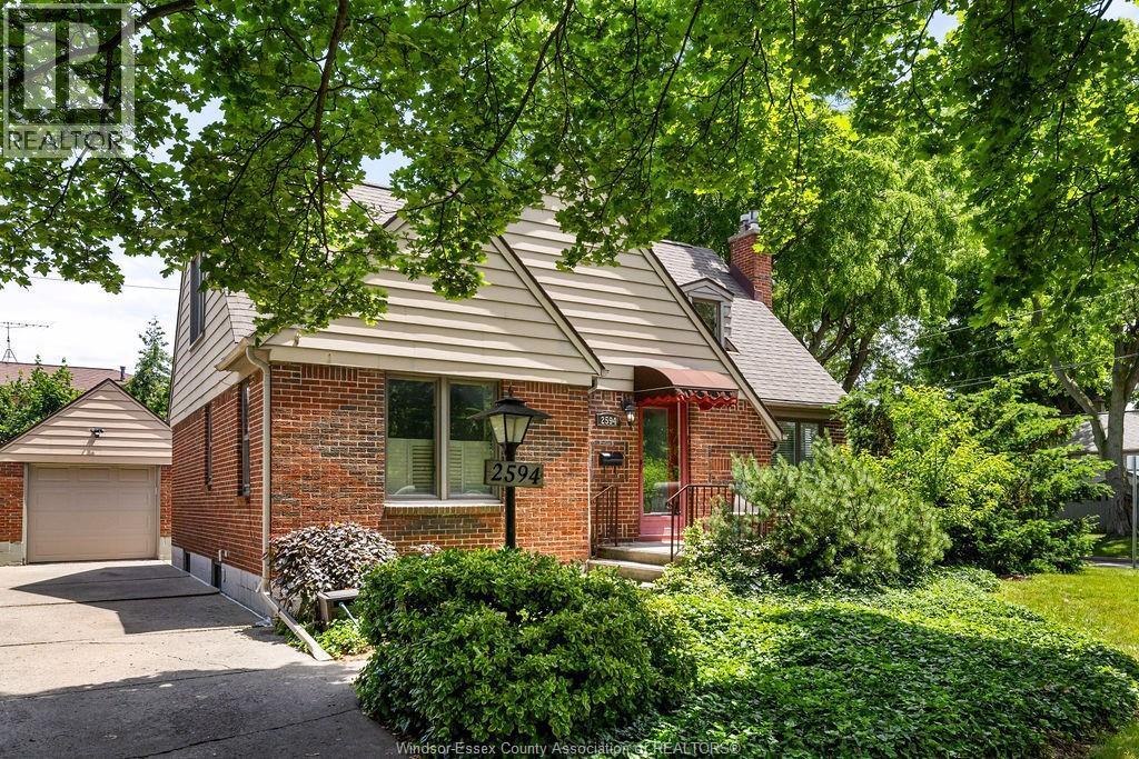 2594 Buckingham, Windsor — primary photograph