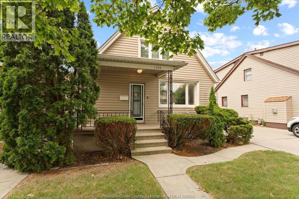 1729 Windermere, Windsor — photograph 2