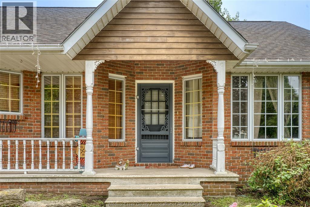 54 Shawnee Court, Leamington — photograph 3