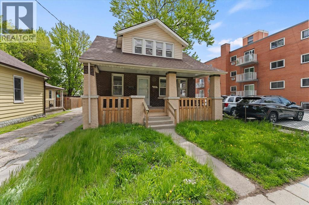 6-bedroom Single Family at 3185 Donnelly, Windsor — photograph 3