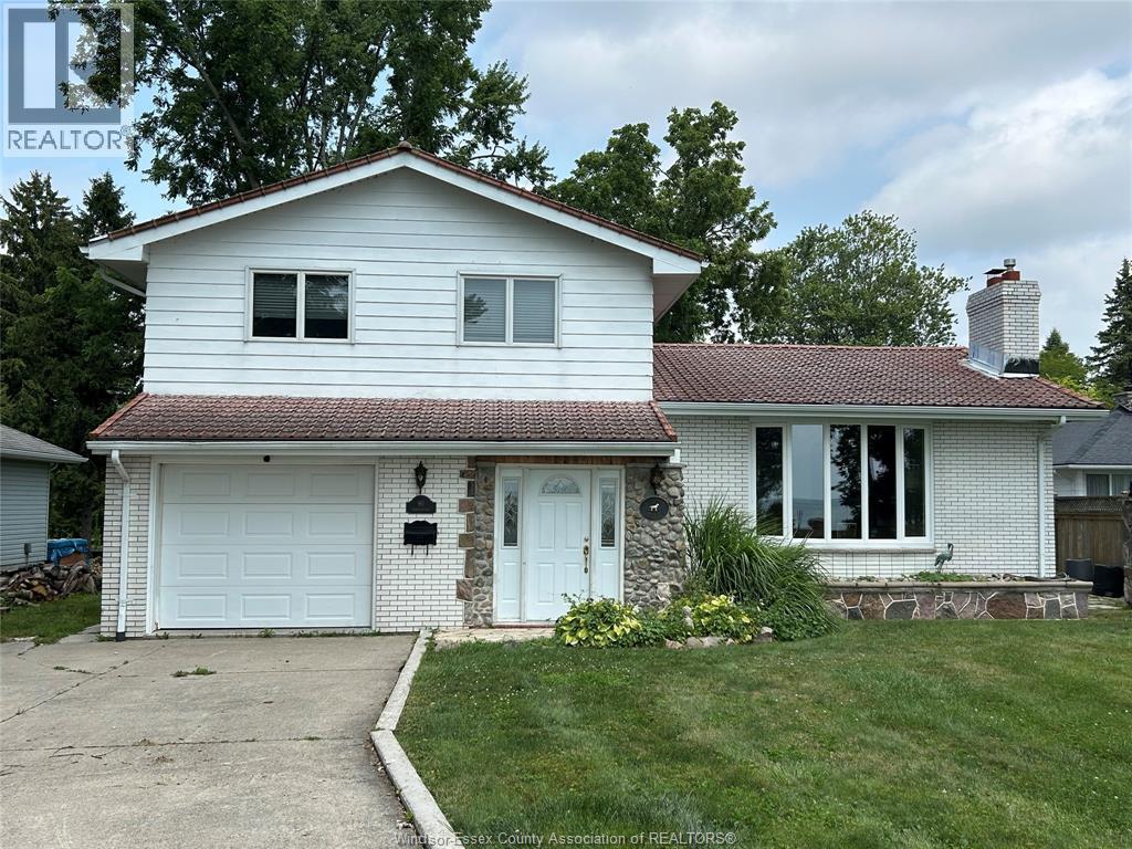 90 Harbourview, Kingsville — primary photograph
