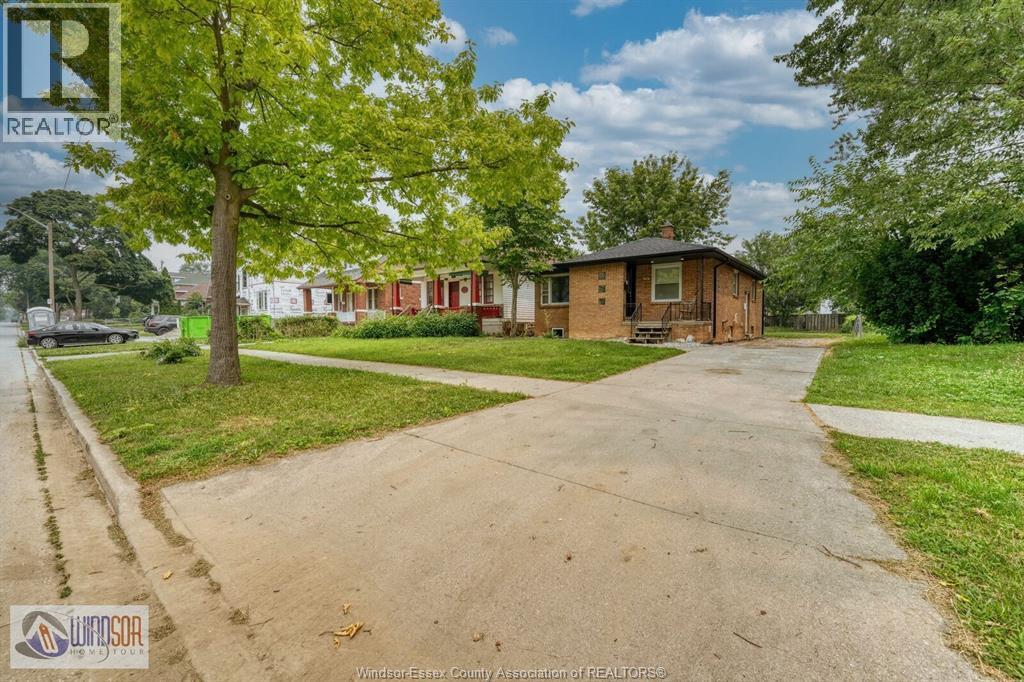 736 Partington Avenue, Windsor — primary photograph