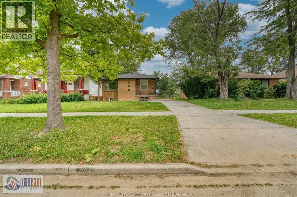 736 Partington Avenue, Windsor — photograph 2
