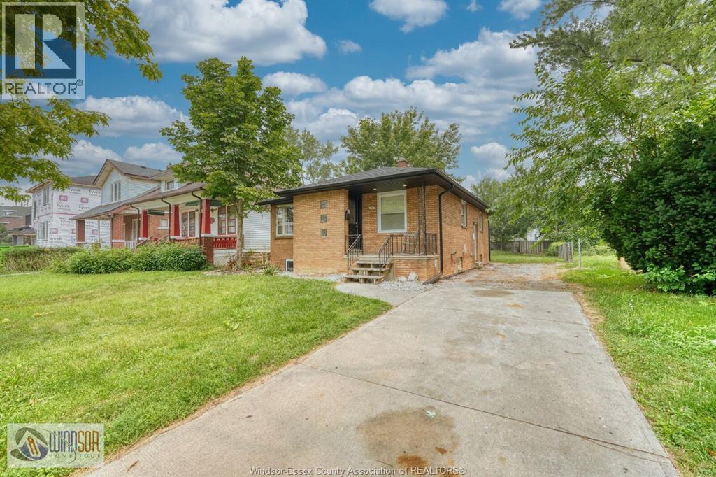 736 Partington Avenue, Windsor — photograph 3