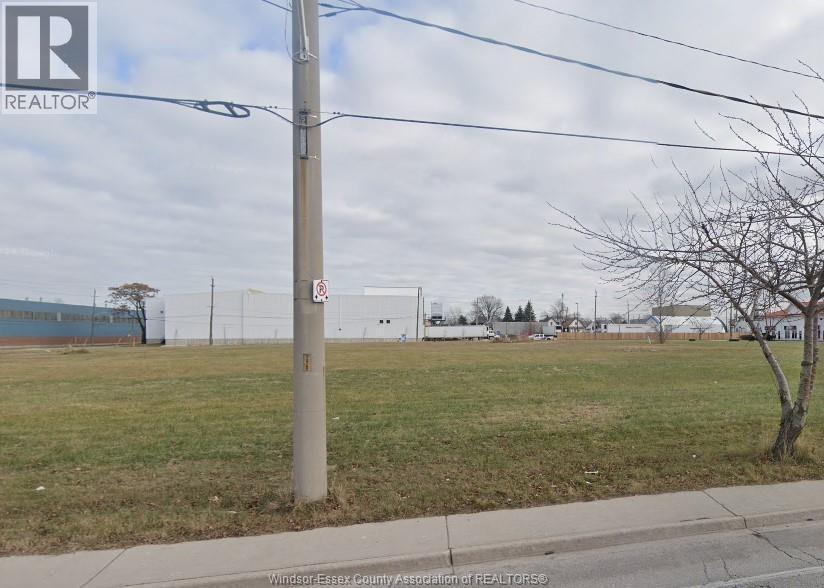 1504 McDougall Street, Windsor — photograph 2