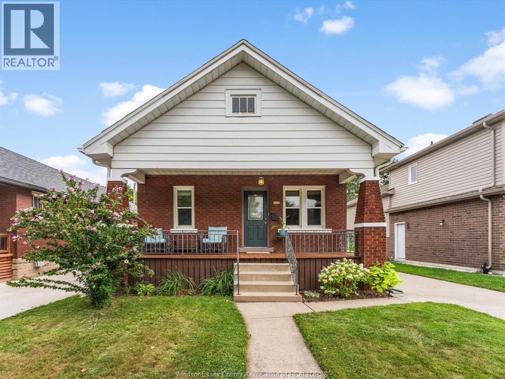 2220 Lincoln Road, Windsor — photograph 2