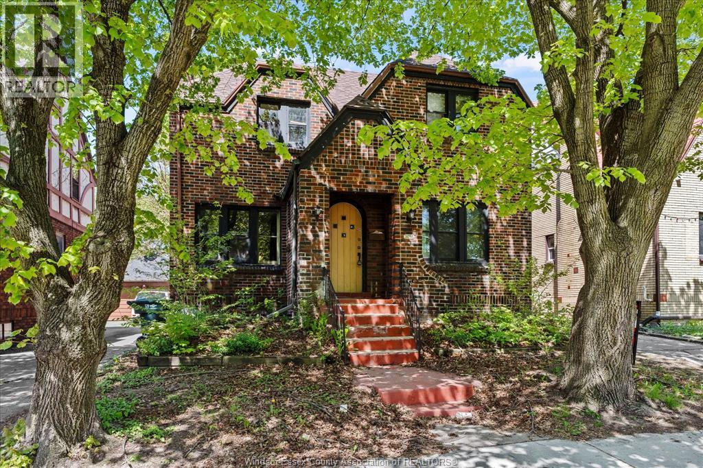 3056 Alexander Avenue, Windsor — photograph 2