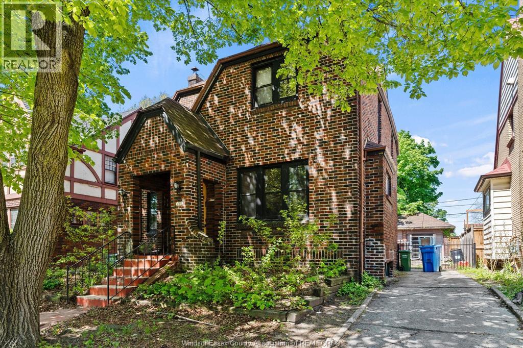 3056 Alexander Avenue, Windsor — primary photograph