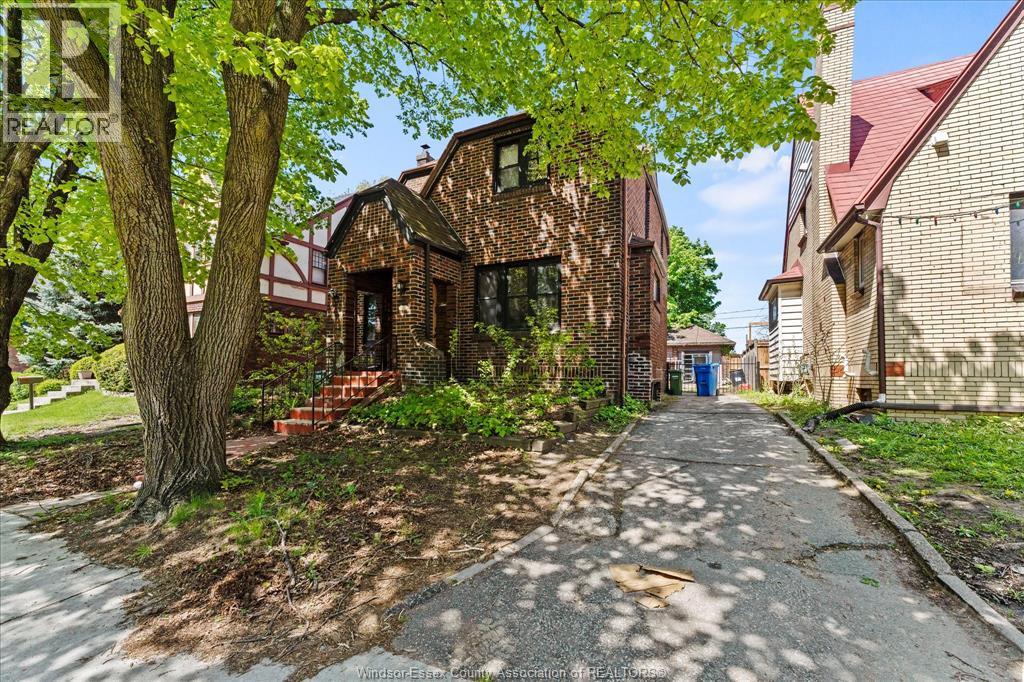 3056 Alexander Avenue, Windsor — photograph 3