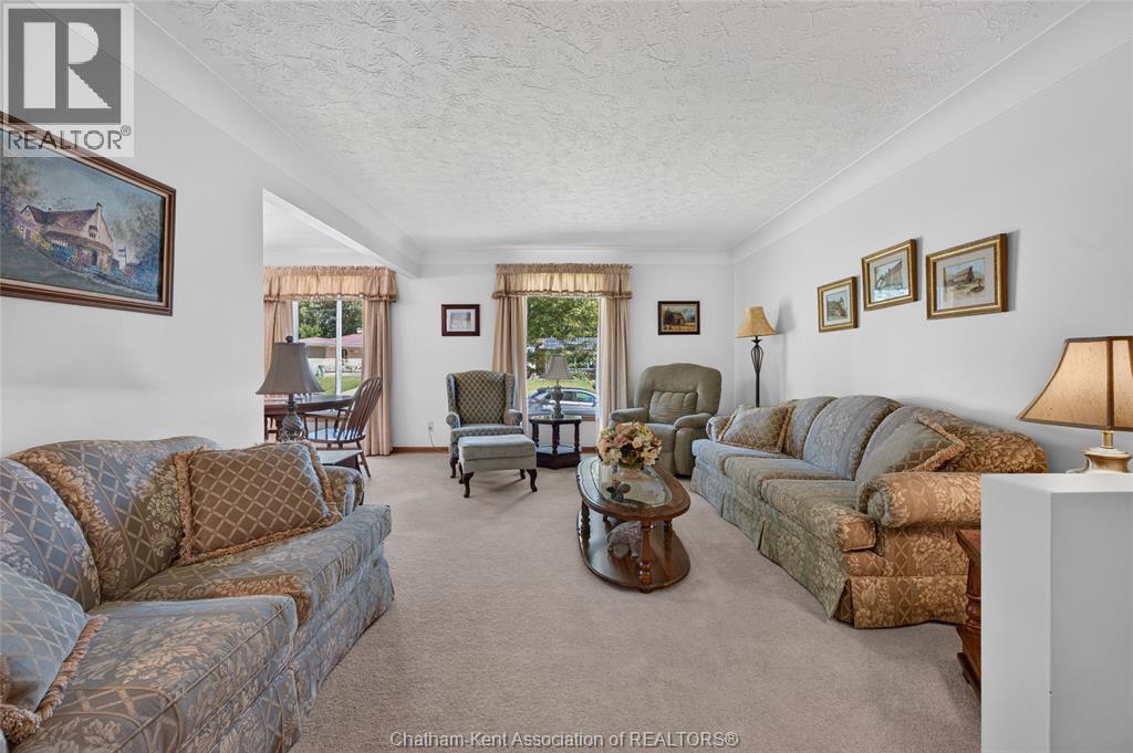 18 Cameo Drive, Leamington — photograph 3