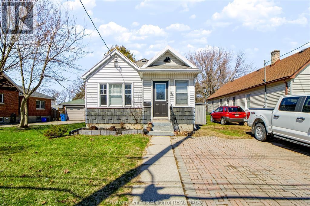 Single Family — 35 Alexandra Avenue, Chatham, Ontario