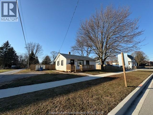 2-bedroom Single Family at 119 Lorne Avenue, Wallaceburg — photograph 2