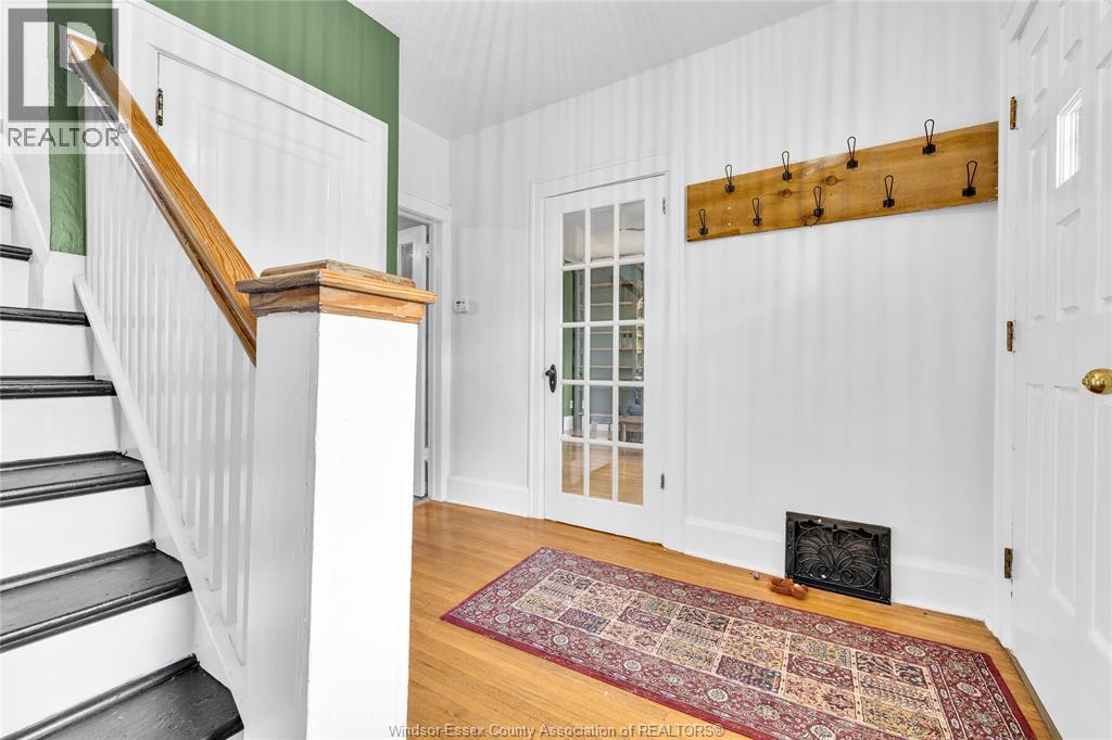 3-bedroom Single Family at 946 Moy, Windsor — photograph 3