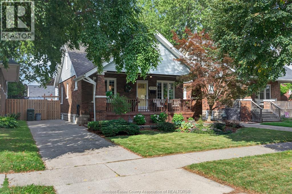 3-bedroom Single Family at 2259 Lincoln, Windsor — photograph 2