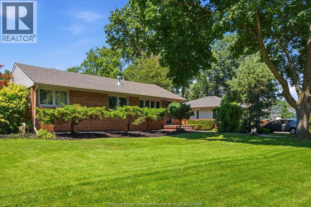 3-bedroom Single Family at 251 St. Marks Road, Tecumseh — photograph 2