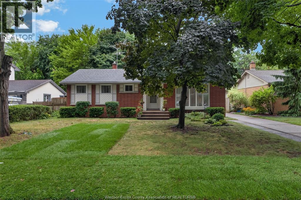 3-bedroom Single Family at 3477 St Patrick's, Windsor — photograph 2