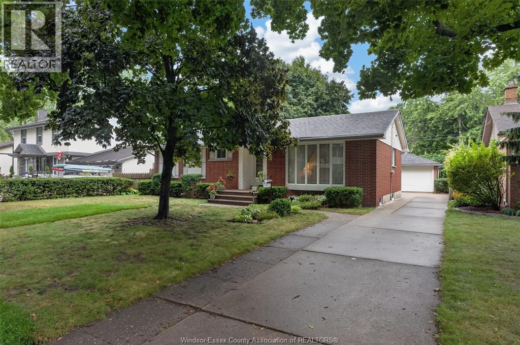 3-bedroom Single Family at 3477 St Patrick's, Windsor — photograph 3