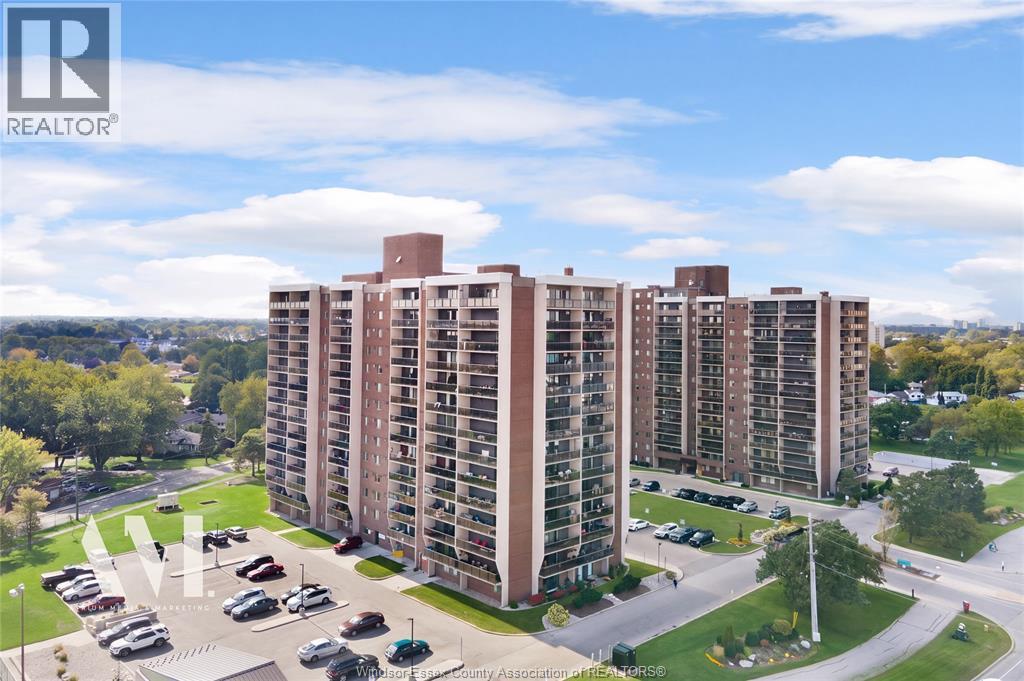 1-bedroom Single Family at 9099 Riverside Drive #1121E, Windsor — photograph 2