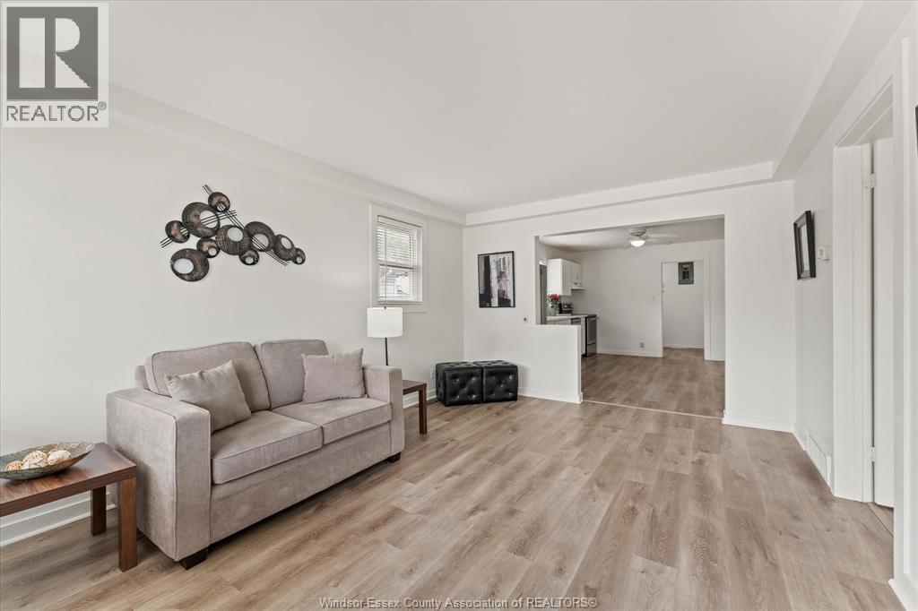 3-bedroom Single Family at 4482 Grand Marais Road, Windsor — photograph 3