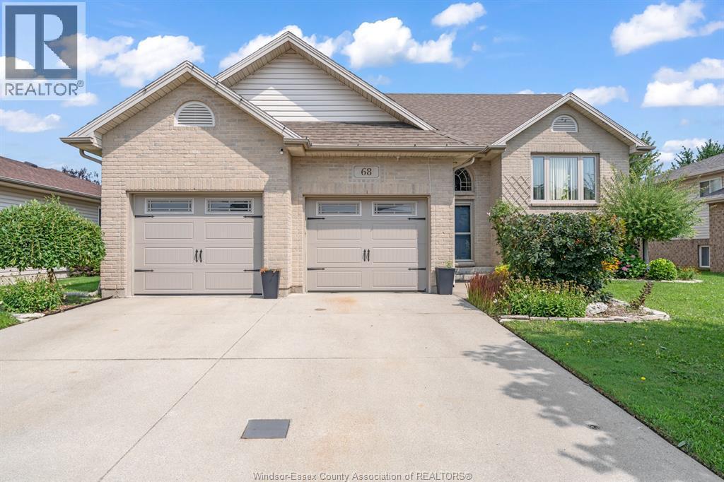 5-bedroom Single Family at 68 Wakefield Avenue, Leamington — primary photograph
