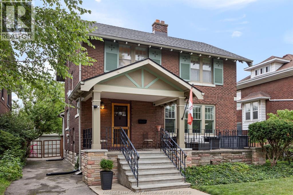 4-bedroom Single Family at 1528 Victoria Avenue, Windsor — primary photograph