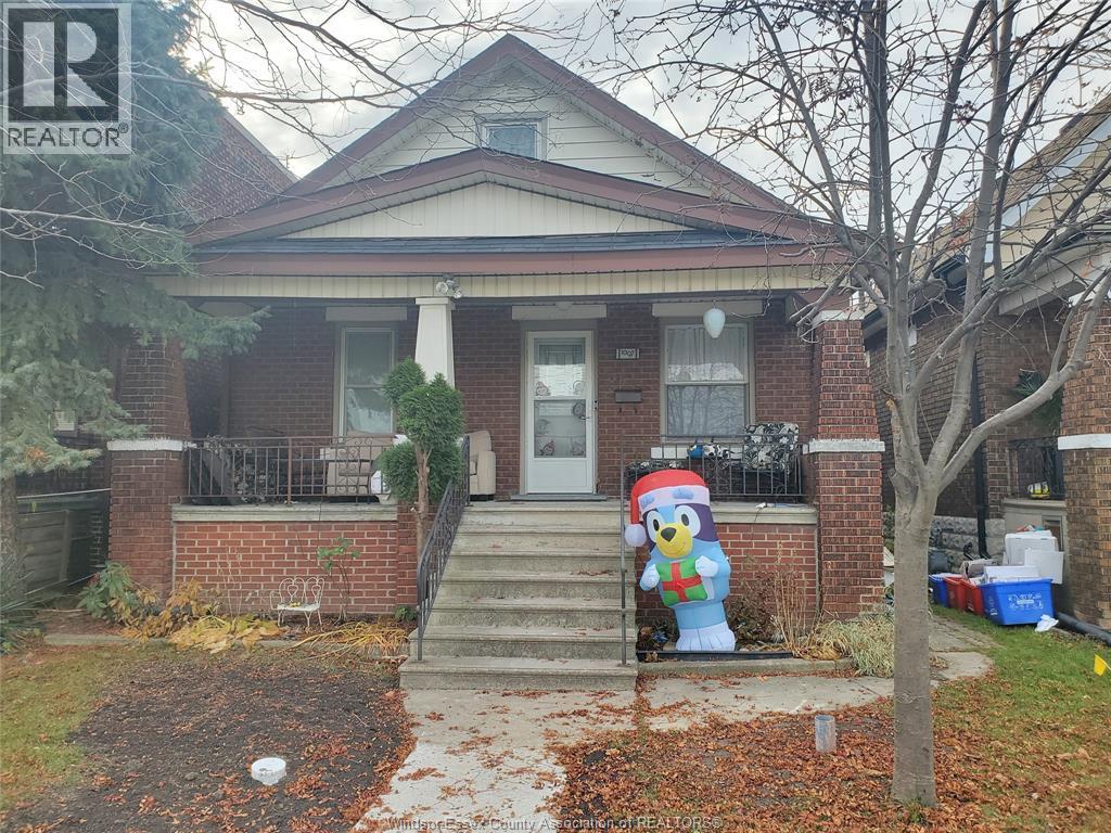 4-bedroom Single Family at 1097 Elsmere Avenue, Windsor — primary photograph