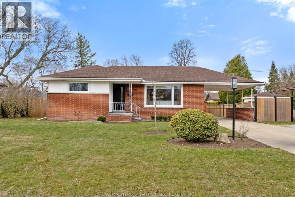 4-bedroom Single Family at 735 Lounsborough, Windsor — primary photograph