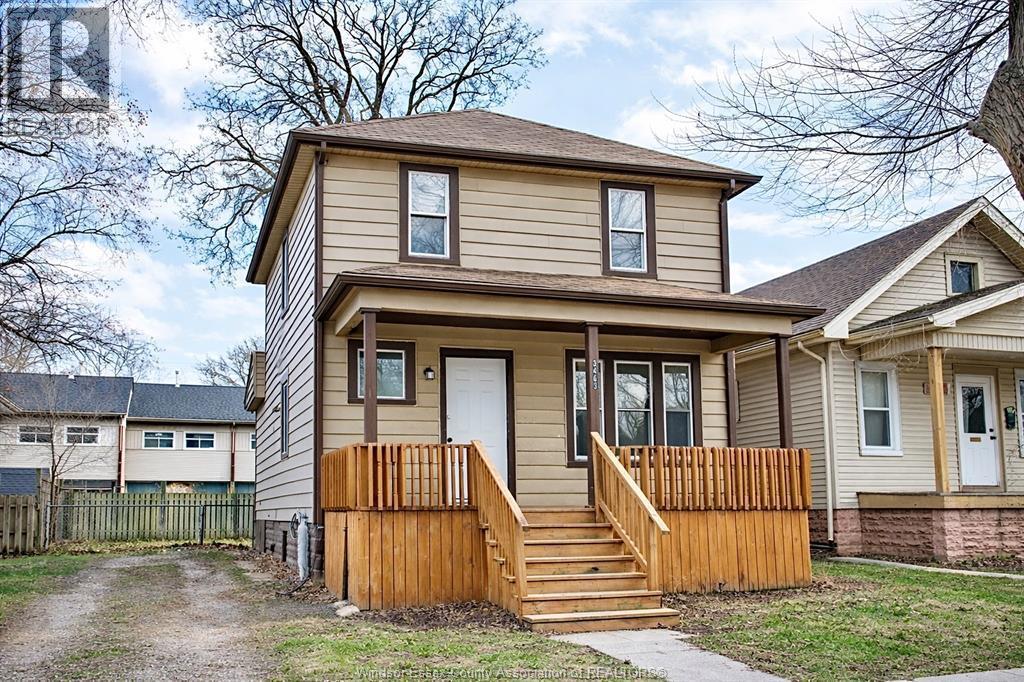 3-bedroom Single Family at 3463 Harris Street, Windsor — photograph 2