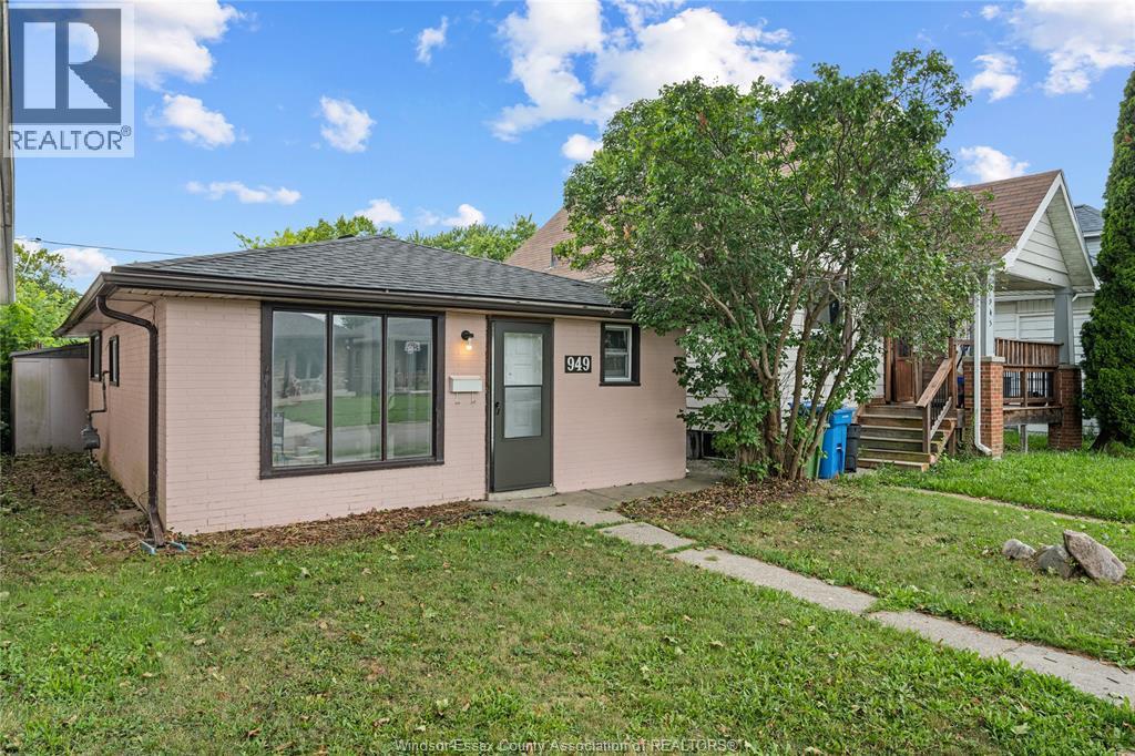 2-bedroom Single Family at 949 Ellrose Avenue, Windsor — photograph 3