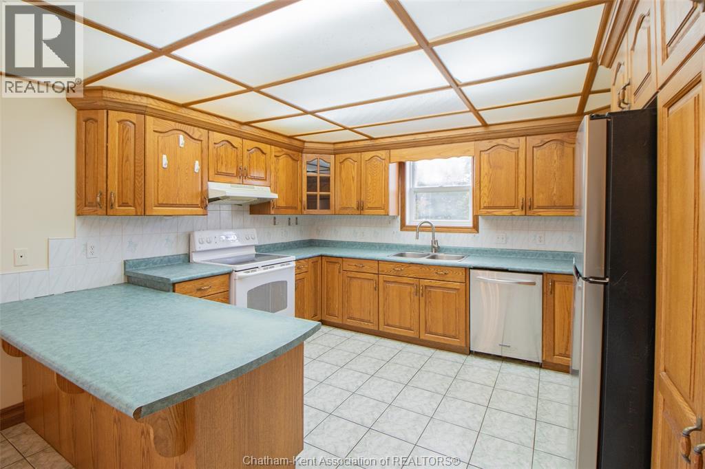 5-bedroom Single Family at 1530 Mersea Rd D, Mersea — photograph 2