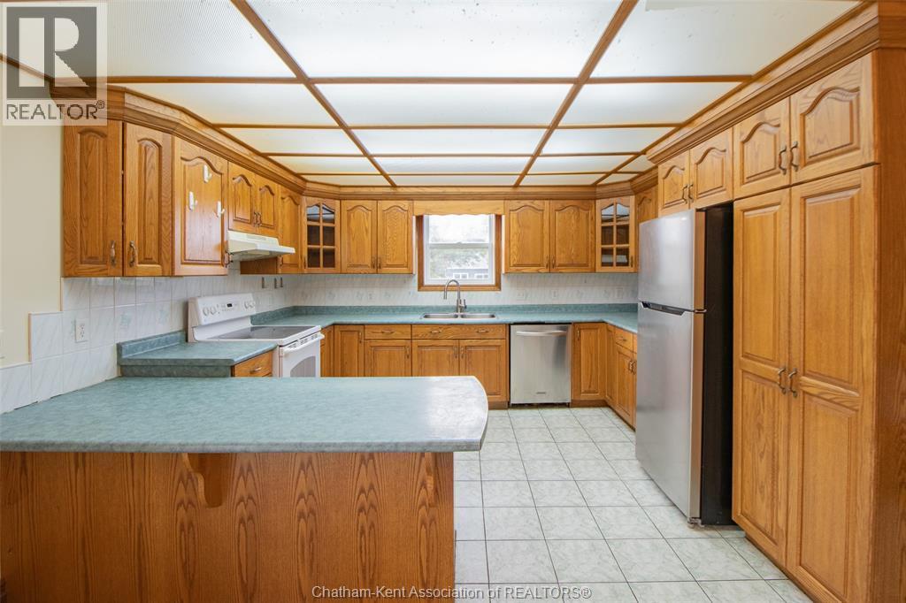 5-bedroom Single Family at 1530 Mersea Rd D, Mersea — photograph 3
