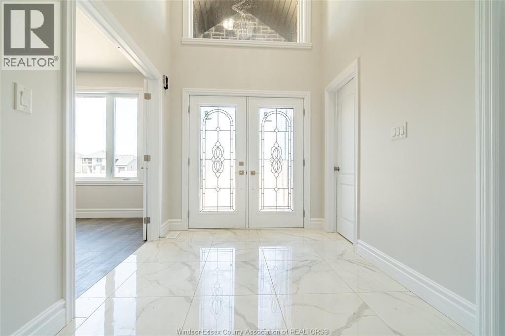 5-bedroom Single Family at 189 Whelan Drive, Amherstburg — photograph 2