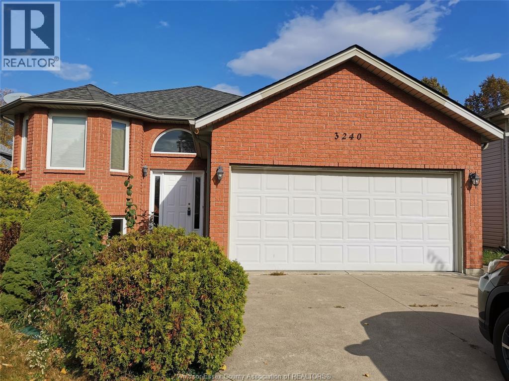 5-bedroom Single Family at 3240 Northway Avenue, Windsor — primary photograph