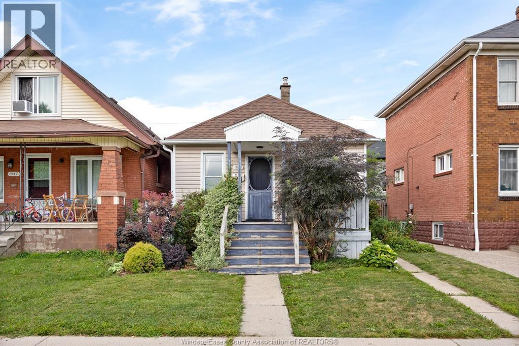 2-bedroom Single Family at 1545 Lillian Avenue, Windsor — primary photograph