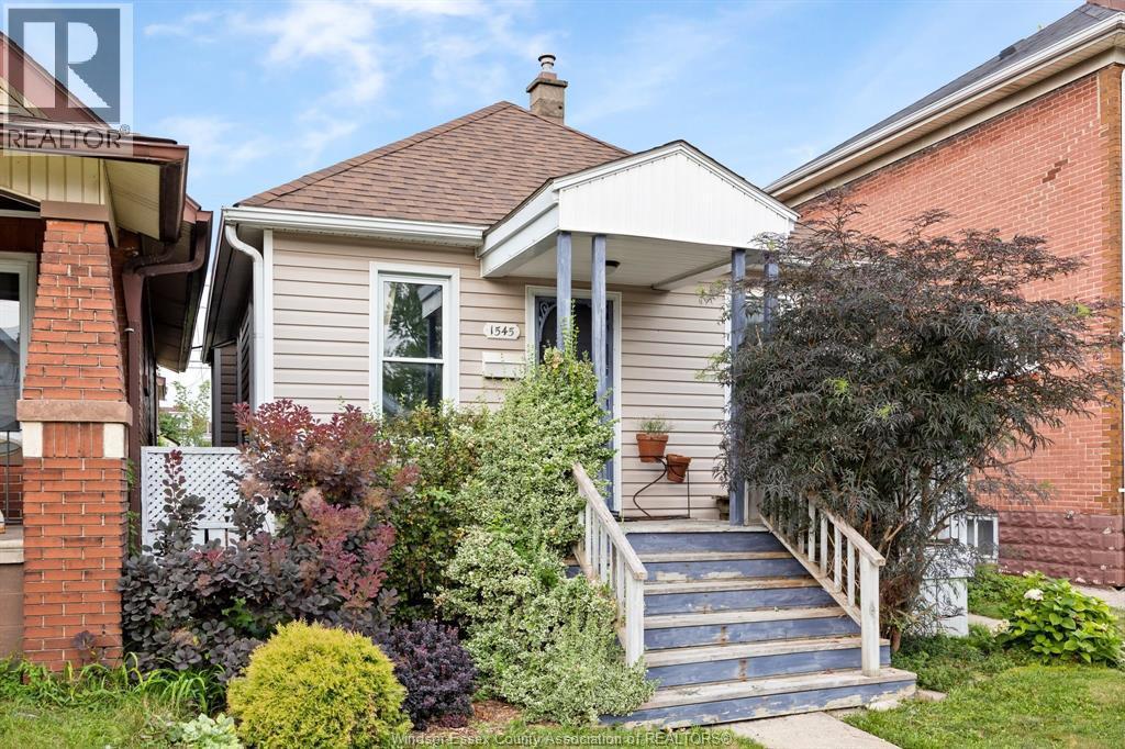 2-bedroom Single Family at 1545 Lillian Avenue, Windsor — photograph 2